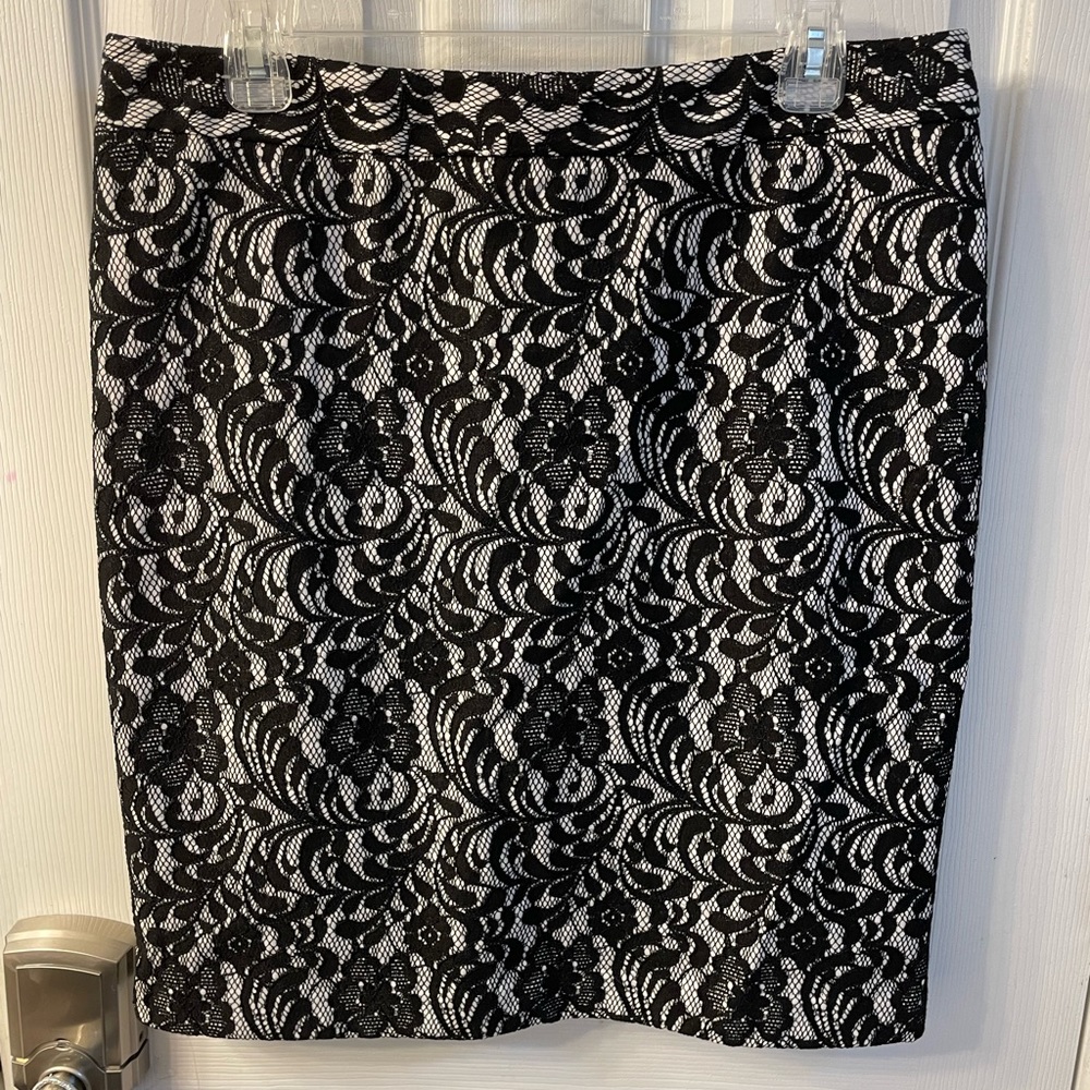Worthington Black lace pencil skirt size 12